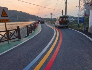 不同路段使用的道路标线涂料也不同